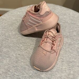 Adidas Kids Sneakers in Soft Pink